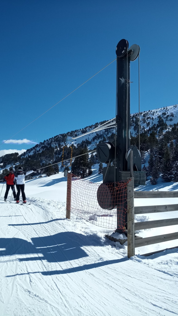 ... und Spanngewicht. hab ich so auch noch nicht gesehen. Das Seil lief erstaunlicher Weise drallfrei.
