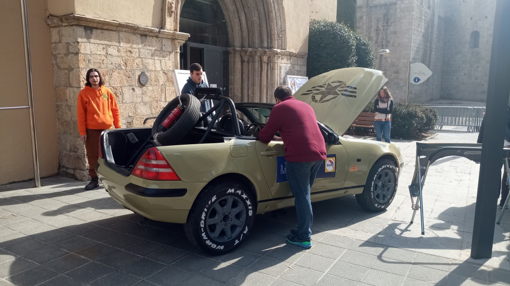 Ohne Schalldämpfer, damit fällt jeder auf!