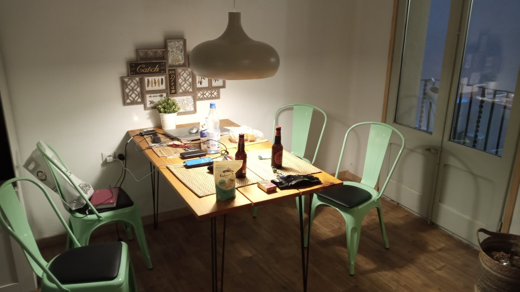 Ein richtiger, brauchbarer Tisch.