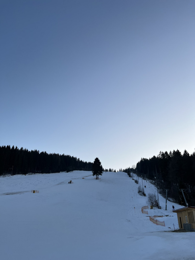 Blick auf den Hang am Klausenlift