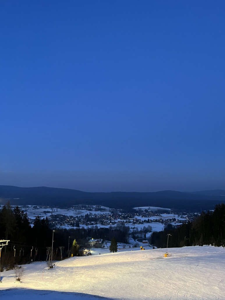 Von oben aus bei toller Atmosphäre mit Blick nach unten