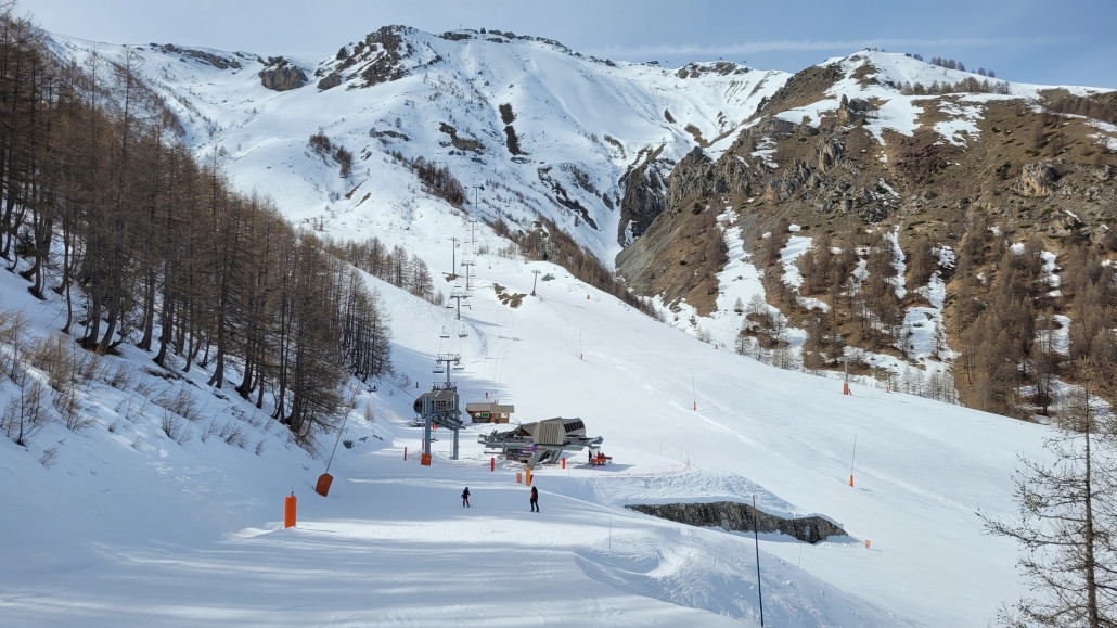 Dome und Abris-Talstationen