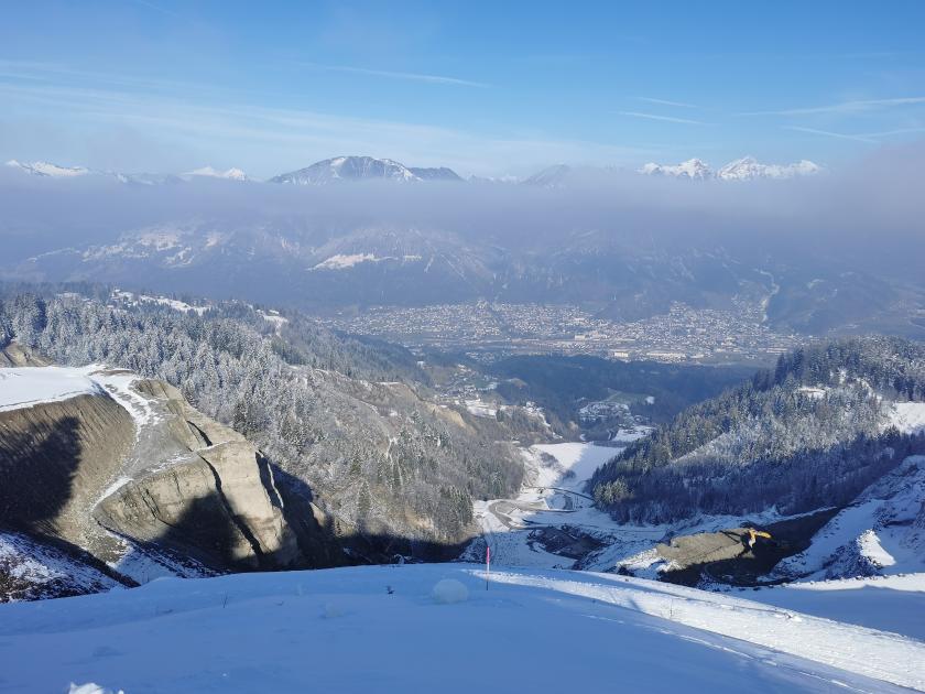 7. Nanu. Ein Steinbruch direkt an der Piste..jpg