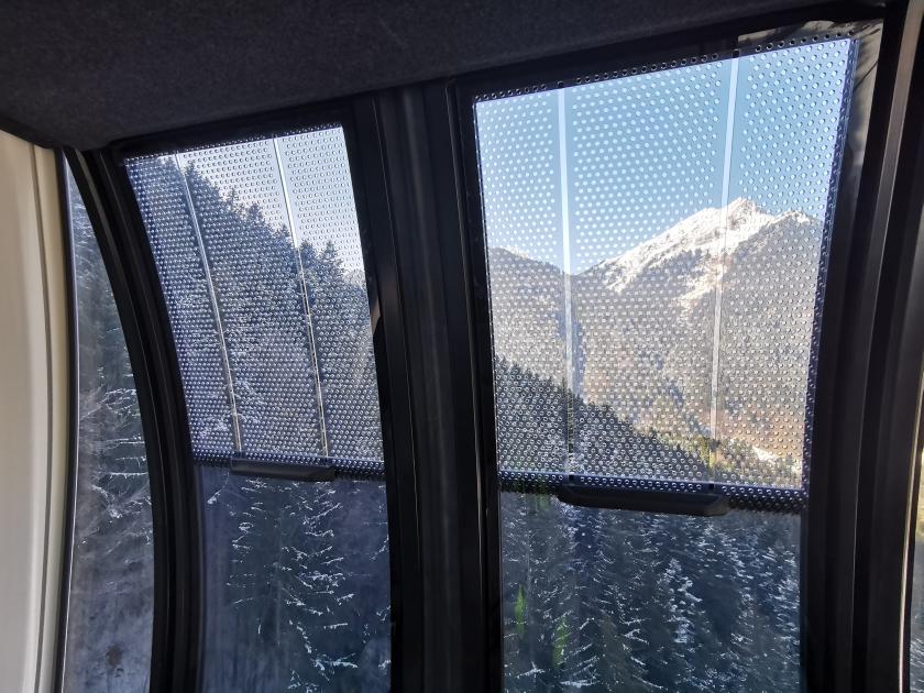 4. Die Fenster sind vergittert..jpg