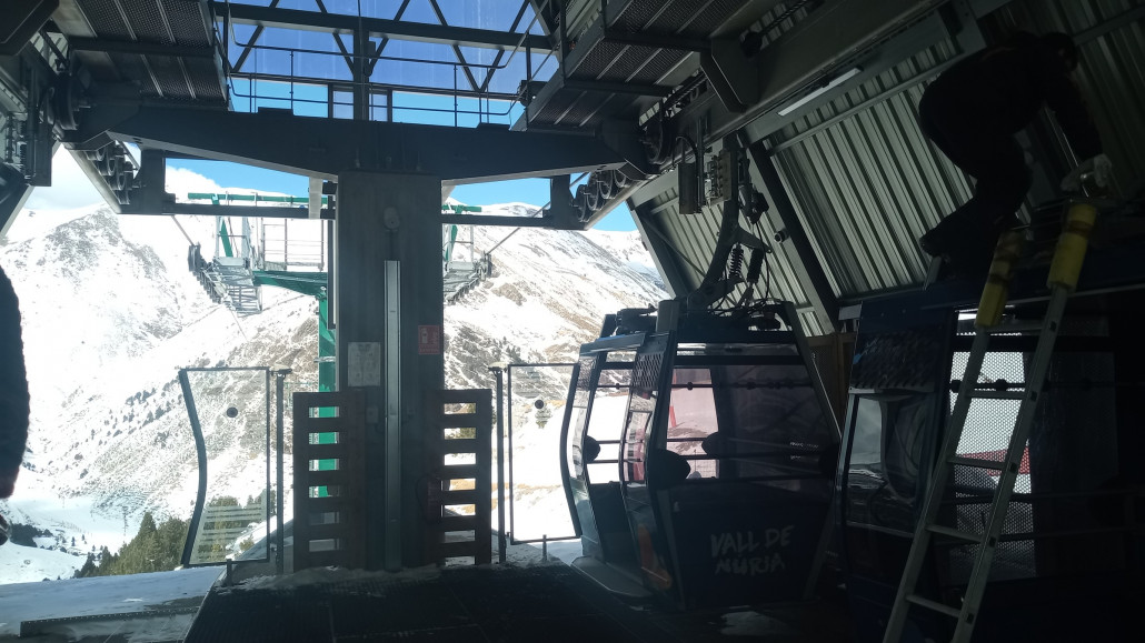 Batterieladegerät wollte nicht so wie es sollte, musste Kontaktspray drauf.