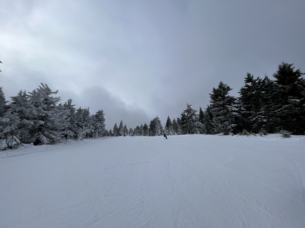Sonst aber toll präpariert und dank wenig Besuchern in voller Breite fahrbar