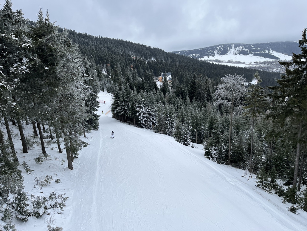Generell zeigt sich die Nordseite winterlich, hier die Verbindung von "Damska" (2) zur "Parezovka" (3)