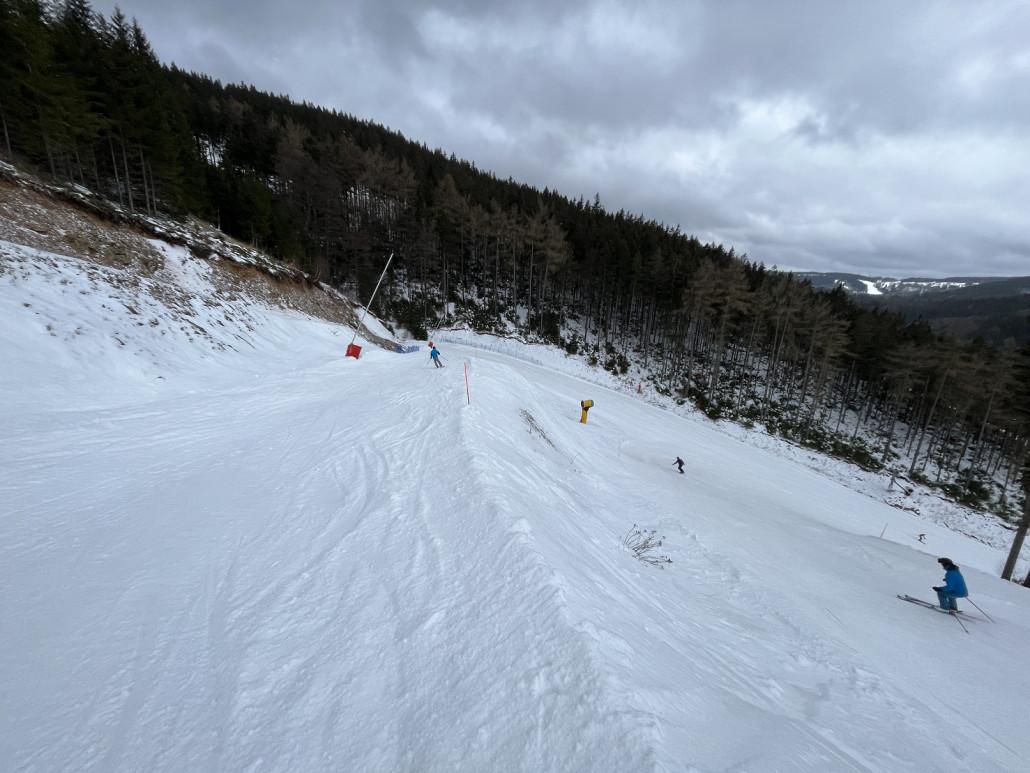 Die Pistenteilung bietet inzwsichen Platz für eine Propellermaschine auf Turm