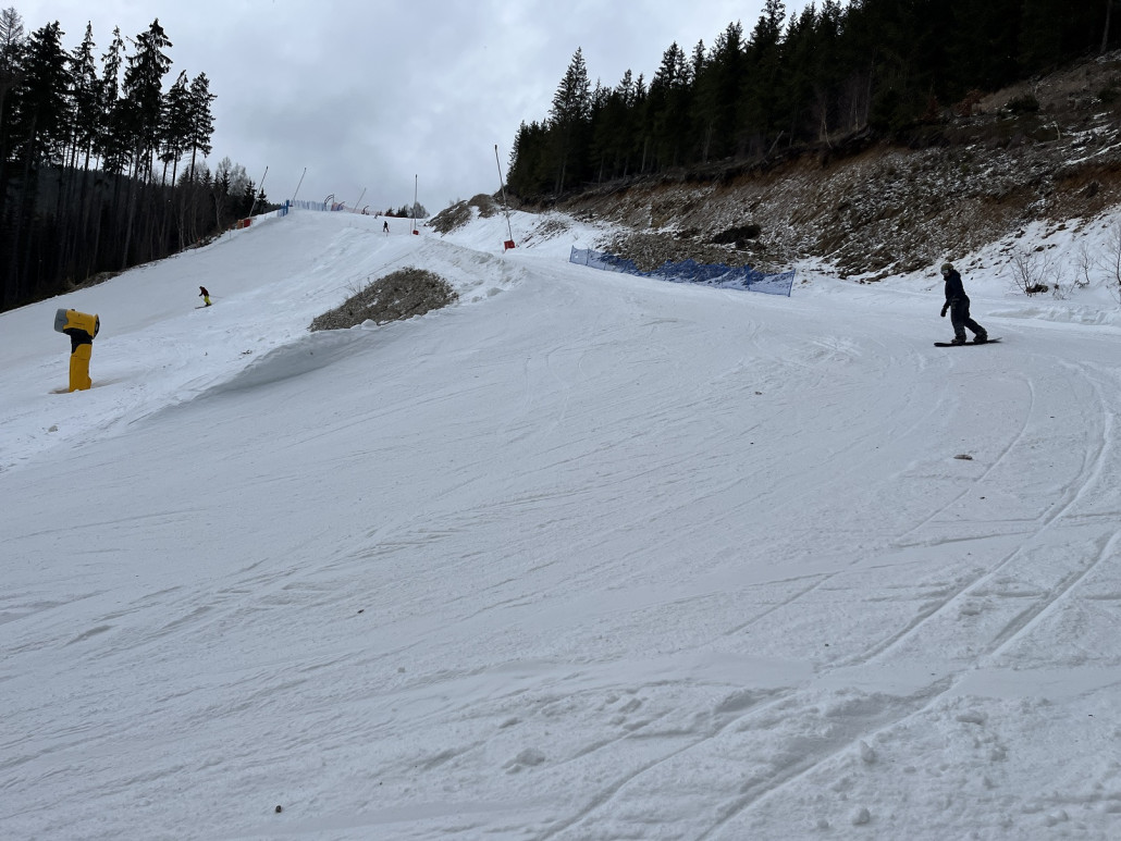 Leider liegen dennoch viele und auch größere Steine in der Kurve, einen habe ich offenbar erwischt