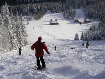 Hüttenhang, im Hintergrund die Kirche Maria Einsiedl