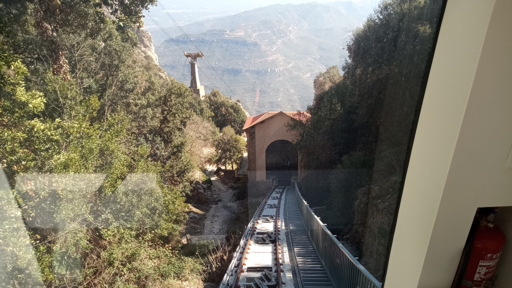 Einfahrt in die Talstation