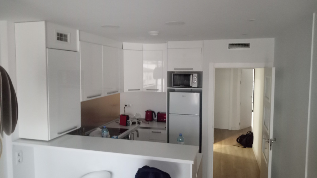 Küche mit Spülmaschine