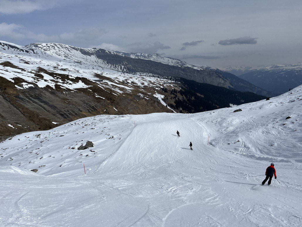 Die 40 dann wieder gut. Einzig bei der Verengung kurz nach der Einmündung der 42 ist sie etwas bräunlich mit einigen Steinen