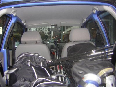 Abfahrt in Venlo. Sogar in das Lupomobil gehen skier rein :)