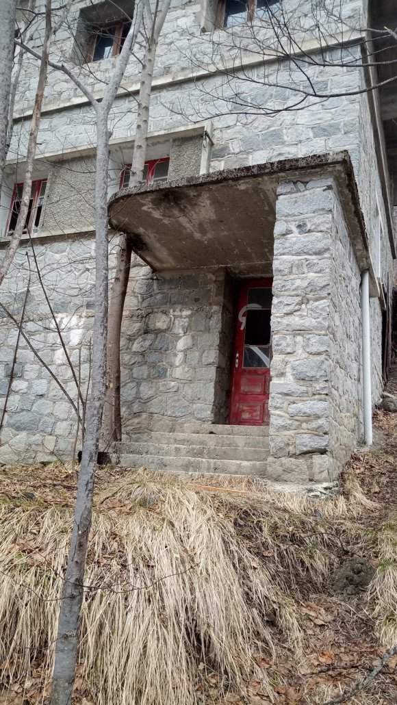 Und schon Standen wir vor dem Eingang einer mehr seit 55 Jahren stillgelegten Pendelbahn.