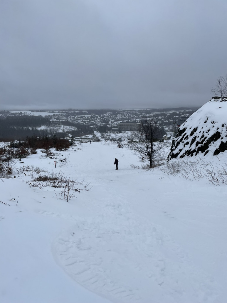 Auf der Talabfahrt gab es eine stelle mit kleinen Steinen, lies sich aber umfahren