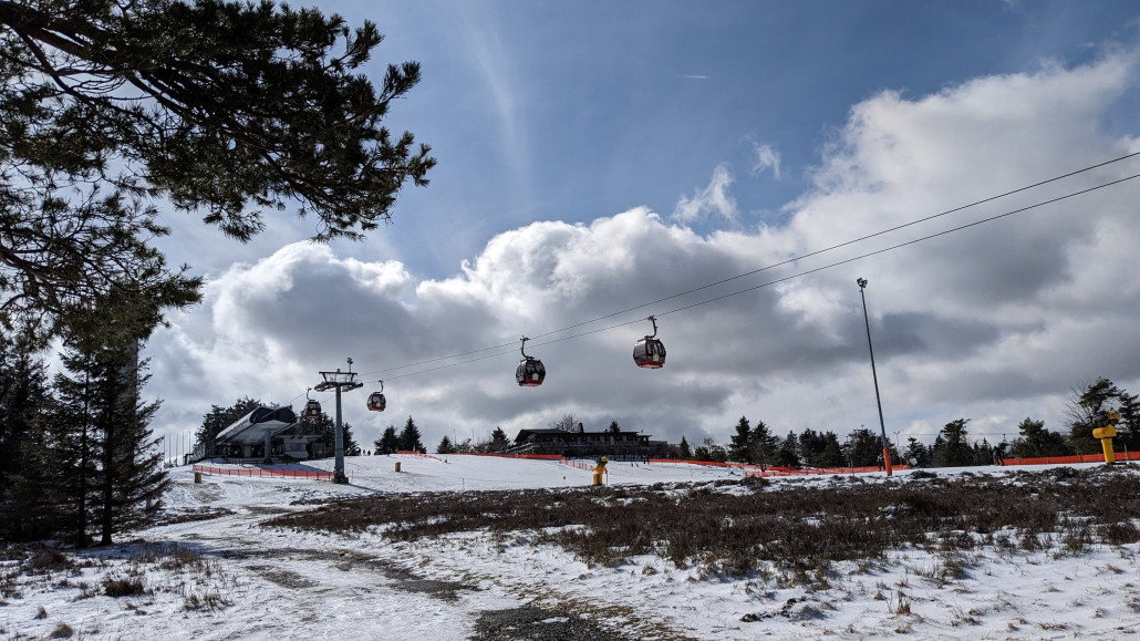 Den Neuschnee hat's oben komplett verweht
