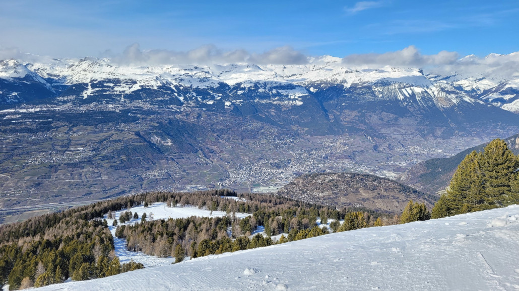 blaue Piste Vorderseite, Blick nach Crans-Montana