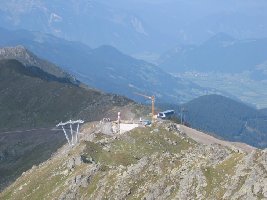 153-Bergstationen gesehen vom Marchkopf.jpg