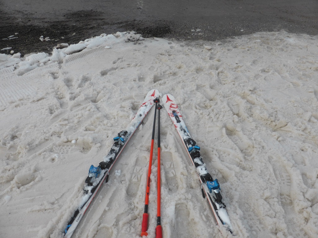 und Schluß.<br />Fazit: was ich an kleinen Gebieten schätze, ist die Ruhe und auch die Schneequalität der Pisten. War auch hier so, mit einigen Ausnahmen an der Talabfahrt. Guter Tag.