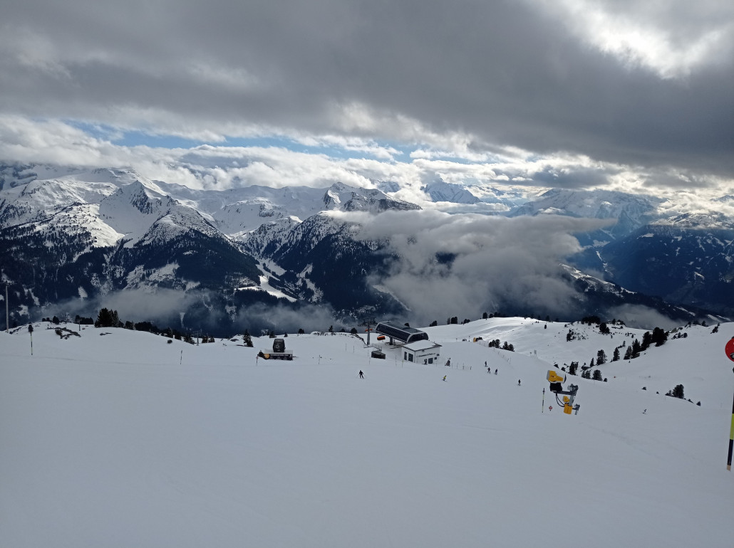 Schöne Nachmittagsstimmung an der Karspitze
