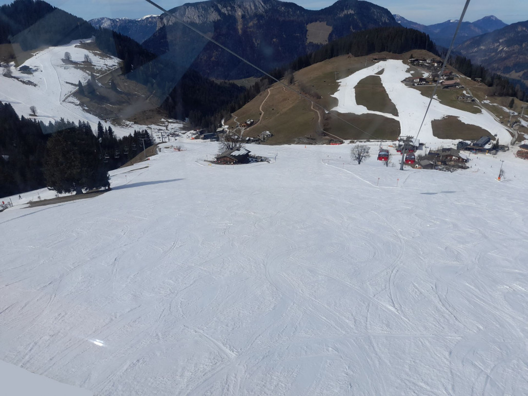 Blick Richtung Stöckl. Schön zu fahren. Im Hintergrund links Rinner, rechts Hans im Glück