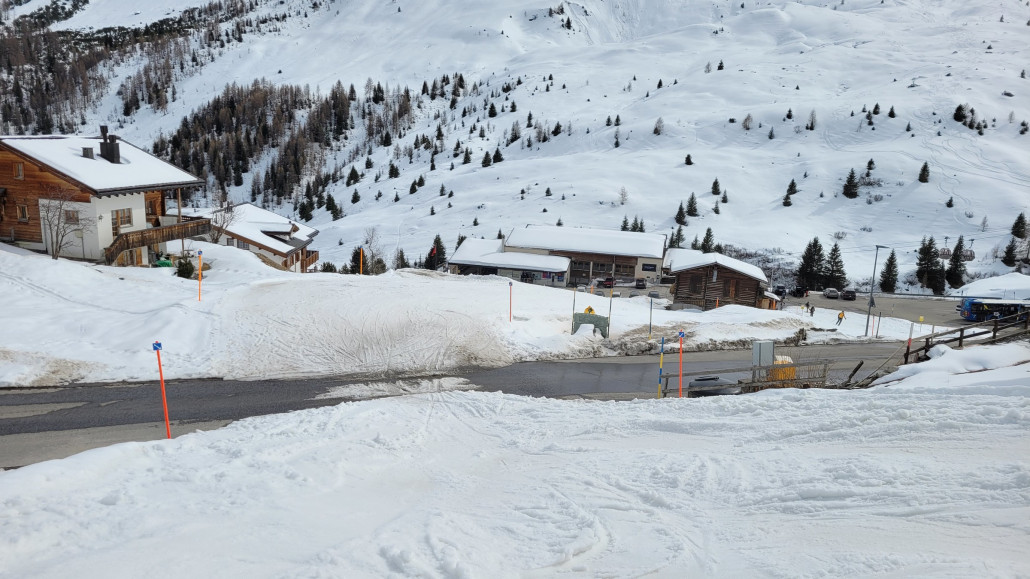 Wässrige Strassenquerung