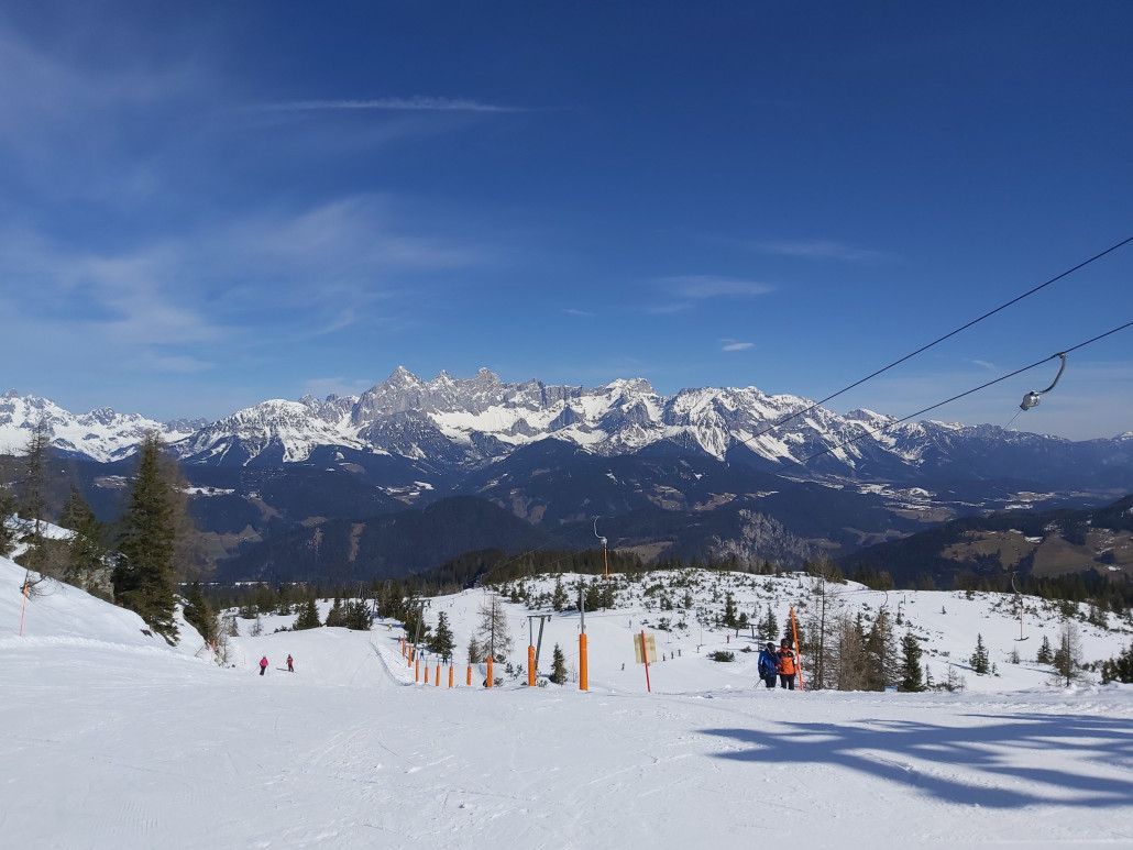 Die Pisten meist noch sehr gut in Schuss und noch nicht zu weich.
