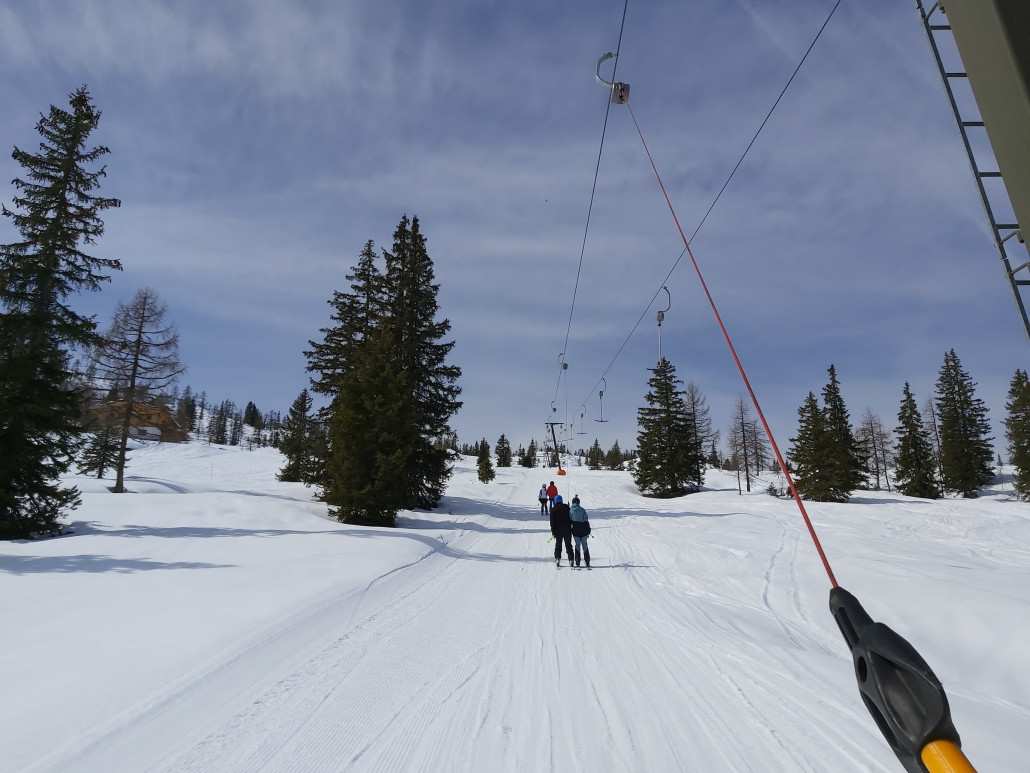 Zum Schluss gibt es noch den Mitterfager. Zwar nichts außergewöhnliches doch flott unterwegs. Allgemein sind die Schlepper gut unterwegs und auch die beiden DSB`s sind dank Förderband einstieg auch recht rasch. Sommermodus oder sonstige schmähs werden hier nicht gefahren.