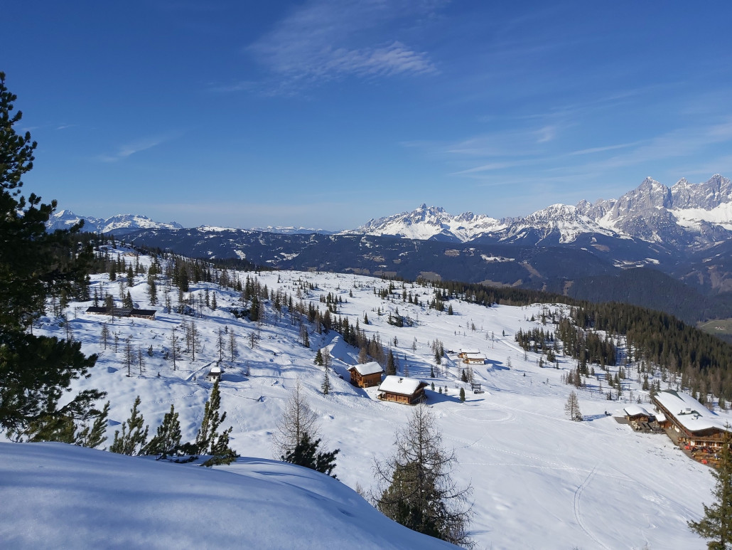 Dieses mal etwas Höher als zuvor. Von rechts nach links verläuft der Mitterfagerlift. An dessen Bergstation kommen auch die beiden Vorderfager hoch. Rechts außerhalb der Hinterfager den ich nahm, um hier hoch zu kommen.