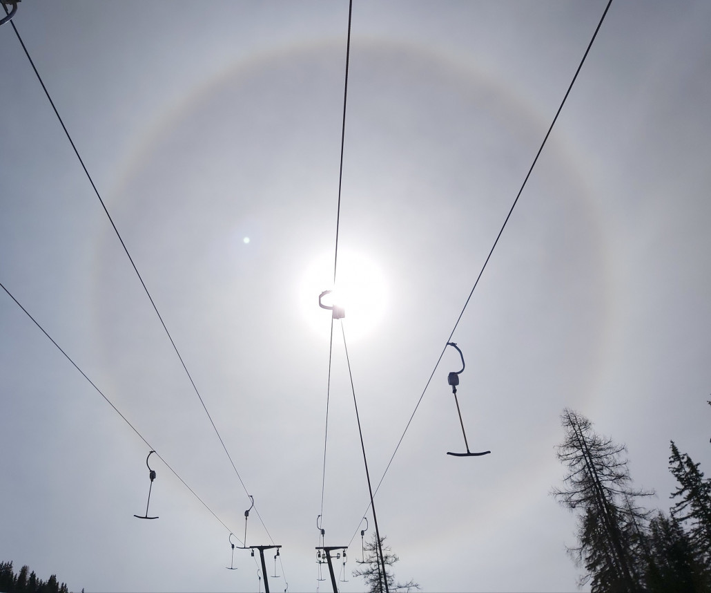 Ein Bild hätte ich gleich unterschlagen. Beim Bearbeiten ist es ganz nach vor gerutscht. Es entstand nach dem Skiwechsel am Vorderfager.