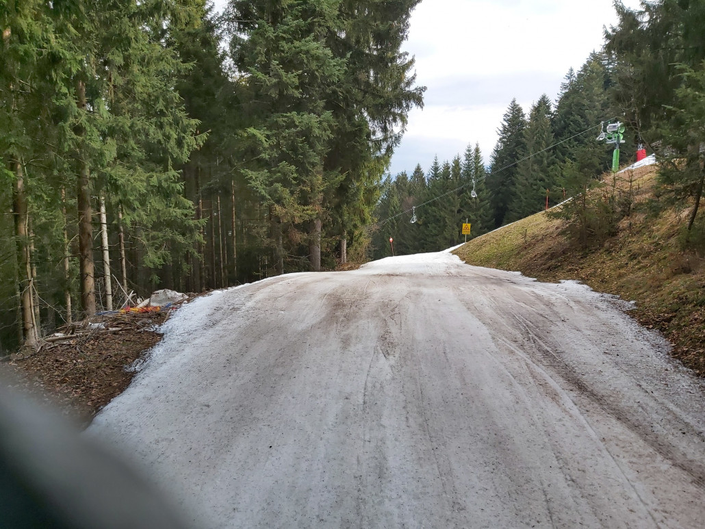Der Skiweg von der DSB schon sehr Dreckig und Schneearm.