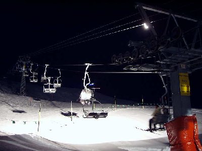 Nochmals. Stütze 1 besitzt einen Scheinwerfer.