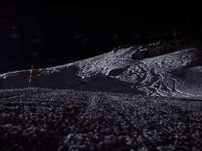 Auf die andere Seite. Tiefschneefahren bei Nacht ist auch ganz  Mystisch