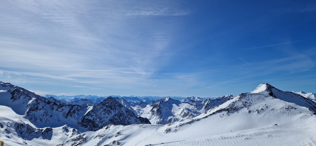 Panorama mit unten dem Gaiskarferner