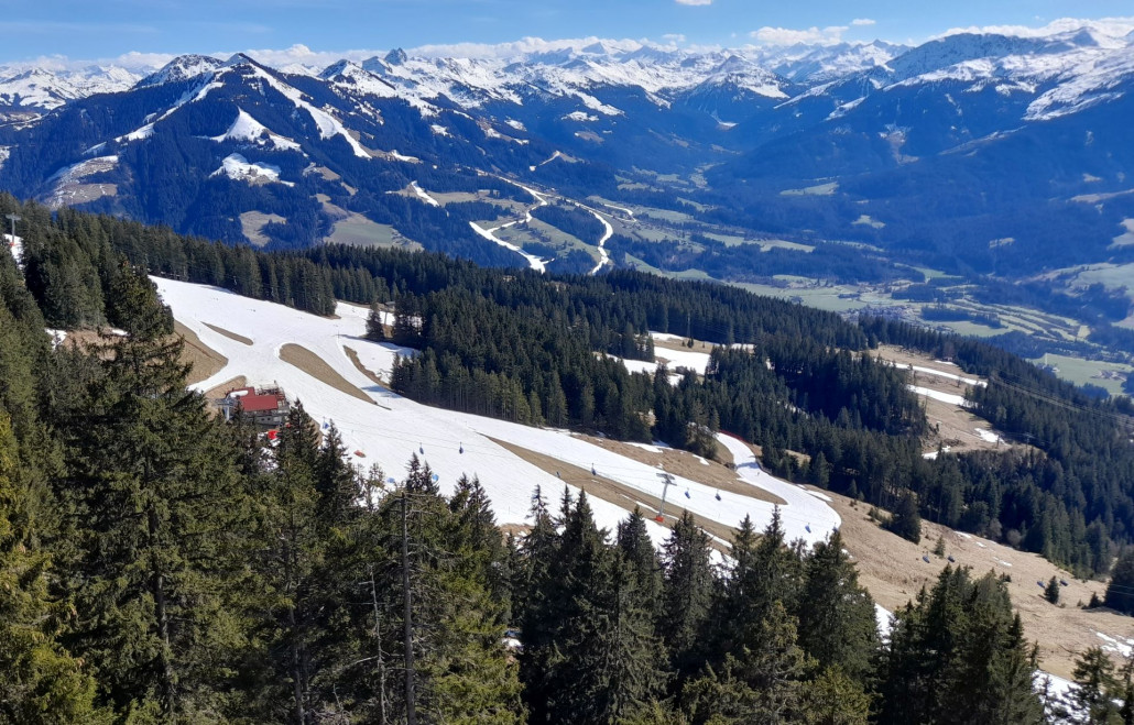 Bliick Richtung Stoagrub'n: Die Pisten sind gut eingeschneit