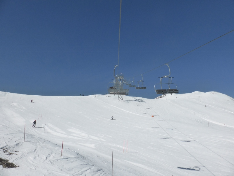 im Gadeinlift, sowieso schon sehr langsam. Und wenn dann fast niemand damit fährt, drosseln sie ihn wohl nochmal. War echt eine Fahrt in Zeitlupe