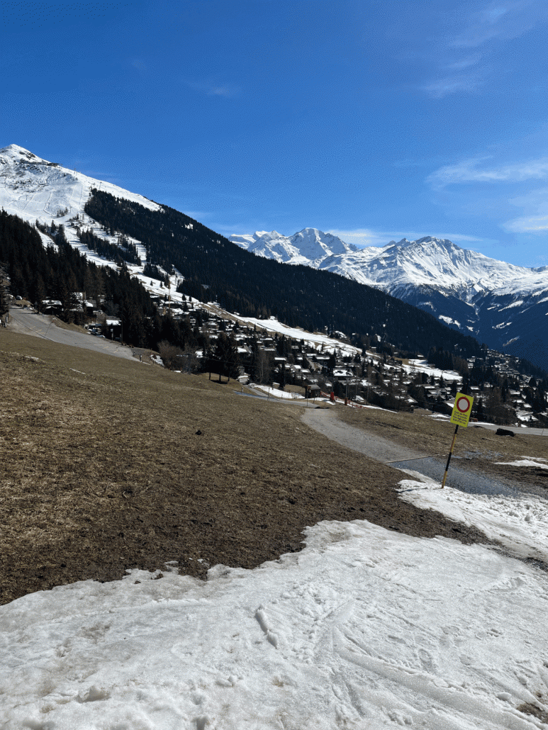 Ende der roten Piste. Bushaltestelle gleich gegenüber