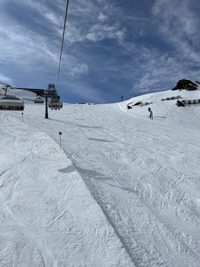 Im Sonnenjet, nix los aber trotzdem sind die Pisten Mittag schon nicht mehr gut gewesen