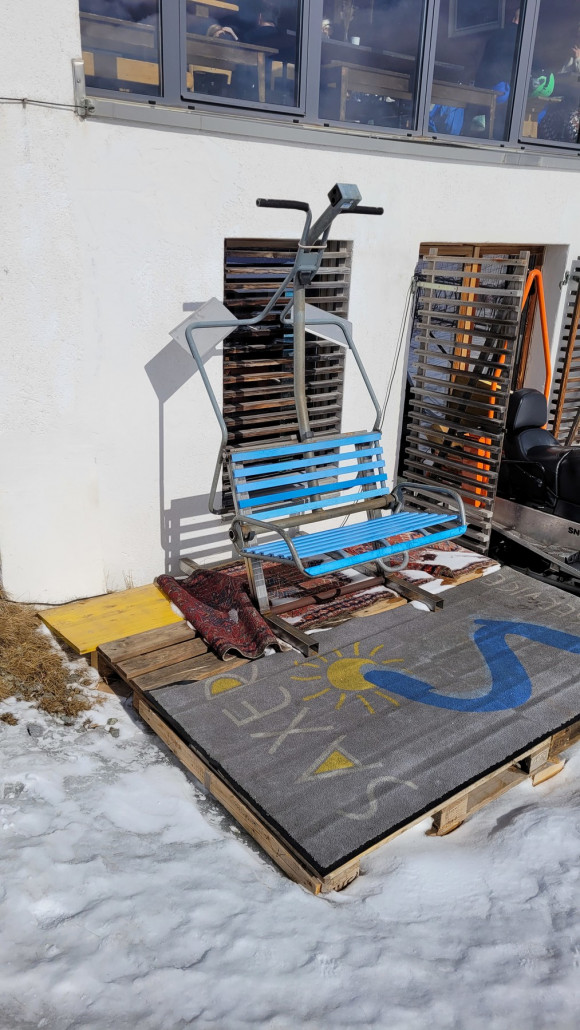 An der Chamanna hat noch ein Sessel vom alten 2er-Lift überlebt