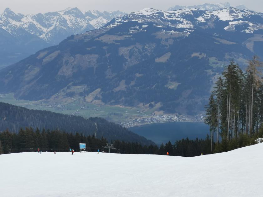3. Im Tal grünt es schon ordentlich.