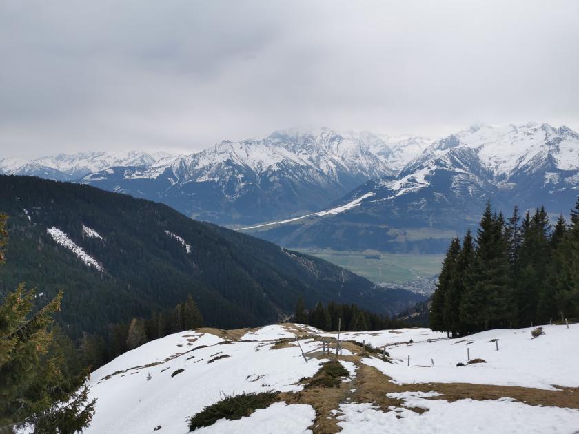 5. Terrasse der Pinzgauer Hütte mit Blickrichtung Masikogel.