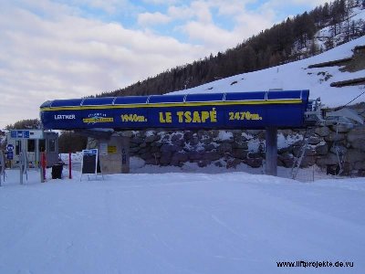 Talstation der 4KSB Le Tsapé. Die offene Station ist deutlich hässlicher wie die große Komplett-Station.
