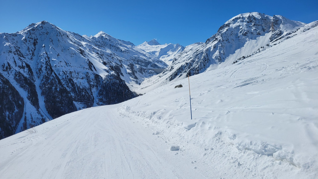 Blick zur Moiry-Talsperre