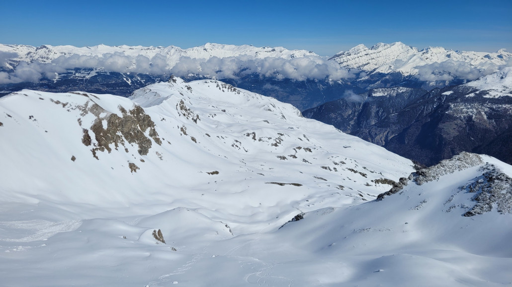 Route nach Vercorin (war nicht offen), auf der anderen Talseite schon Quellwolken