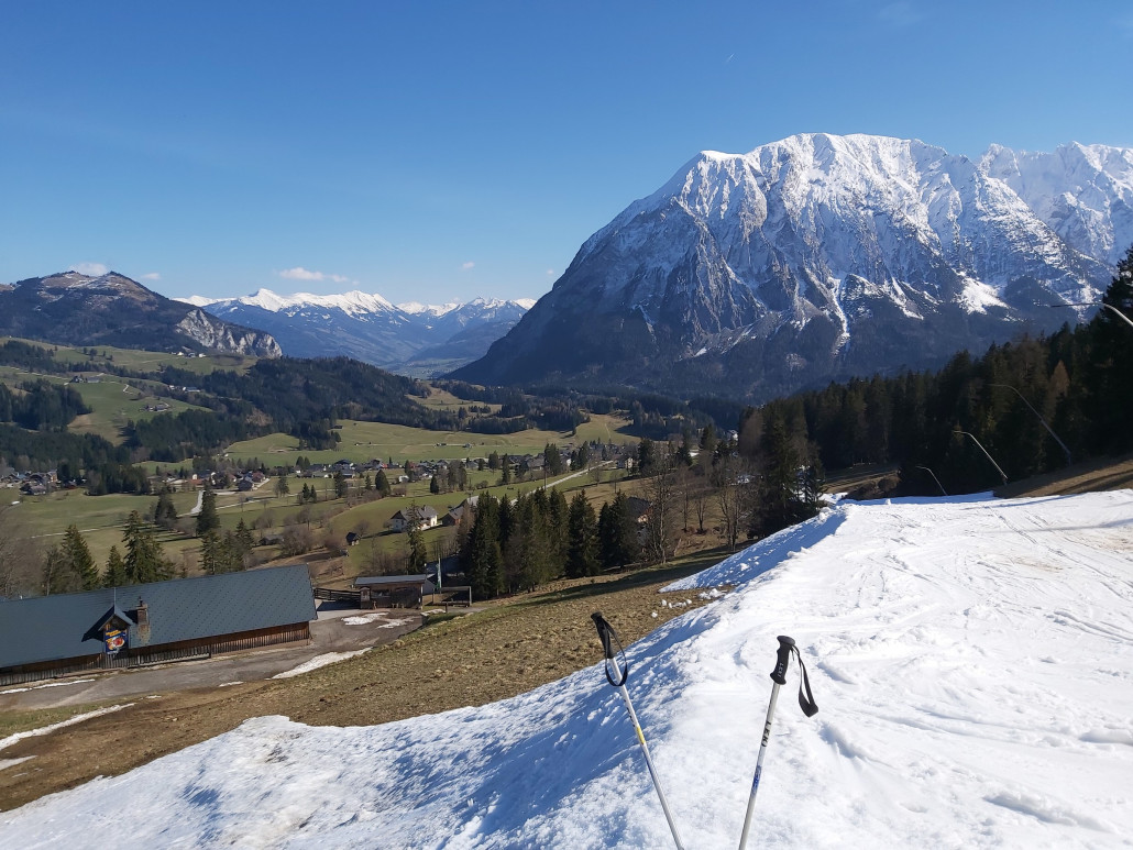 Höhe Pfannerhütte schon auf der geschlossen Talabfahrt nach Tauplitz. Bis zur Mittel war offiziel Geöffnet.