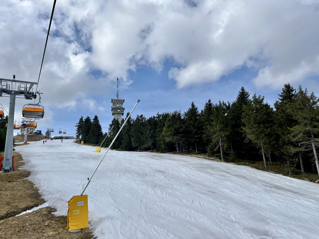 ...aber am Berg dann mehr und mehr dünne Stellen (Aufnahme von 12Uhr)