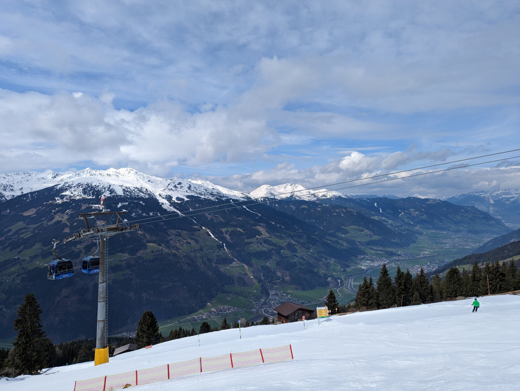 Blick ins Zillertal nahe der Rosenalm