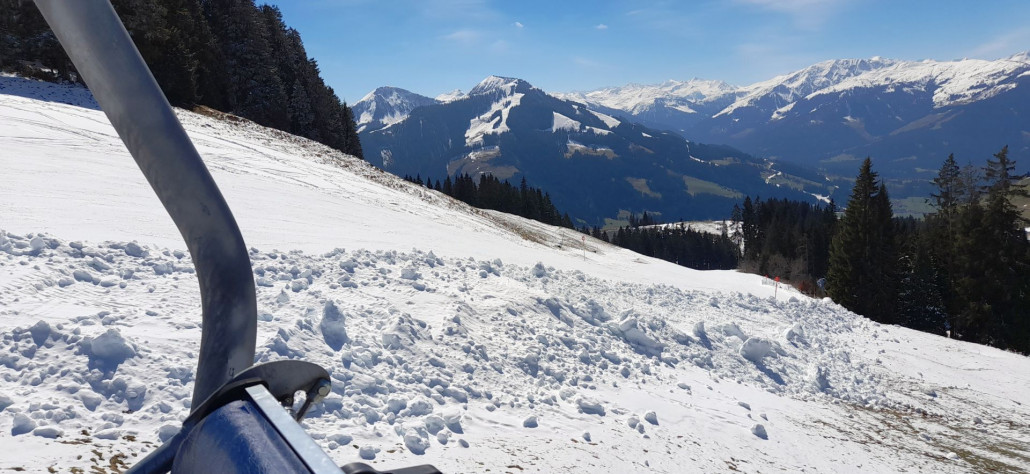 Filzbodenpiste: noch viel Schnee übrig