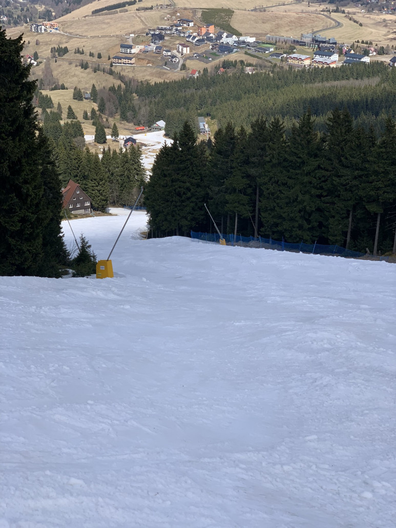 Harte 10m breite Kurzschwungrinne am Steilhang